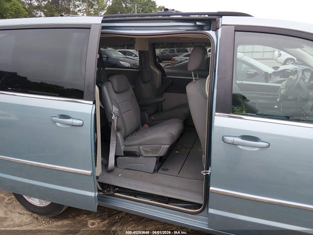 2010 Chrysler Town & Country Touring მანქანა იყიდება აუქციონზე, vin: 2A4RR5D10AR243094, აუქციონის ნომერი: 45253646