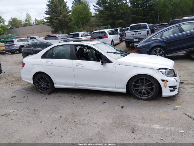 45253656 :رقم المزاد ، WDDGF8AB2DR289336 vin ، 2013 Mercedes-benz C 300 Sport 4matic مزاد بيع