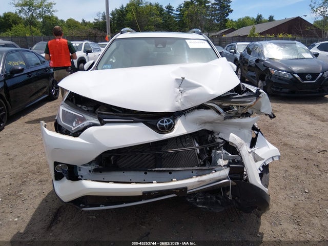 JTMRFREVXHJ172430 Toyota Rav4 Xle