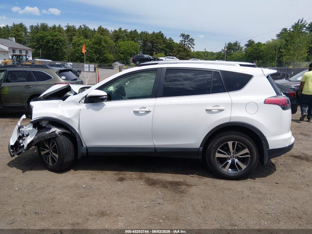 JTMRFREVXHJ172430 Toyota Rav4 Xle
