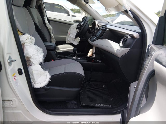 JTMRFREVXHJ172430 Toyota Rav4 Xle