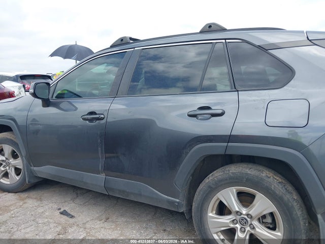 2021 Toyota Rav4 Xle მანქანა იყიდება აუქციონზე, vin: 2T3W1RFV8MC123093, აუქციონის ნომერი: 45253837