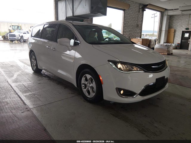 Chrysler Pacifica Hybrid Touring Plus 2018 2C4RC1H71JR306914 main image