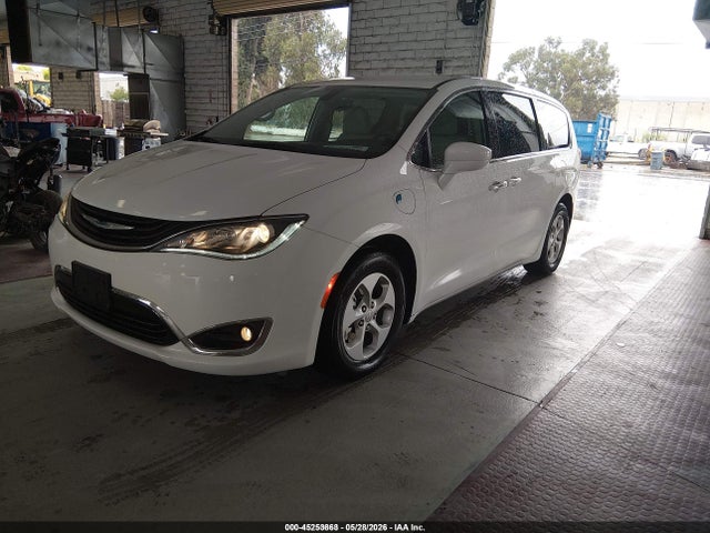 Chrysler Pacifica Hybrid Touring Plus 2018 2C4RC1H71JR306914 Image 2
