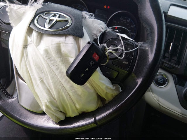 Toyota Rav4 Xle 2017 JTMWFREV5HJ720692 Image 11