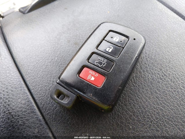 5TDKZRFH8HS216493 Toyota Highlander Xle