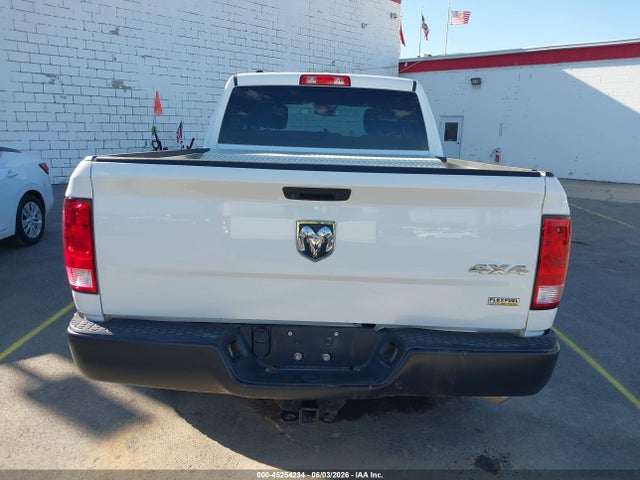 1C6RR7FG2KS651574 RAM 1500 Classic Tradesman 4x4 6&#039;4 Box
