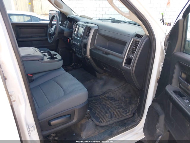 1C6RR7FG2KS651574 RAM 1500 Classic Tradesman 4x4 6&#039;4 Box
