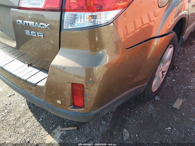 45254237 :رقم المزاد ، 4S4BRDLC2B2401547 vin ، 2011 Subaru Outback 3.6r Limited مزاد بيع