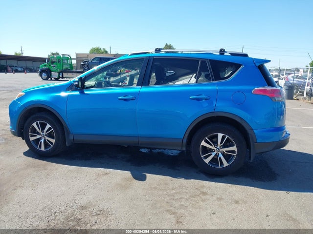 Aukcja sprzedaży 2017 Toyota Rav4 Xle, vin: JTMWFREV6HD108189, numer aukcji: 45254394