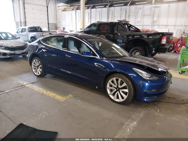 2018 5YJ3E1EB9JF147693 main image