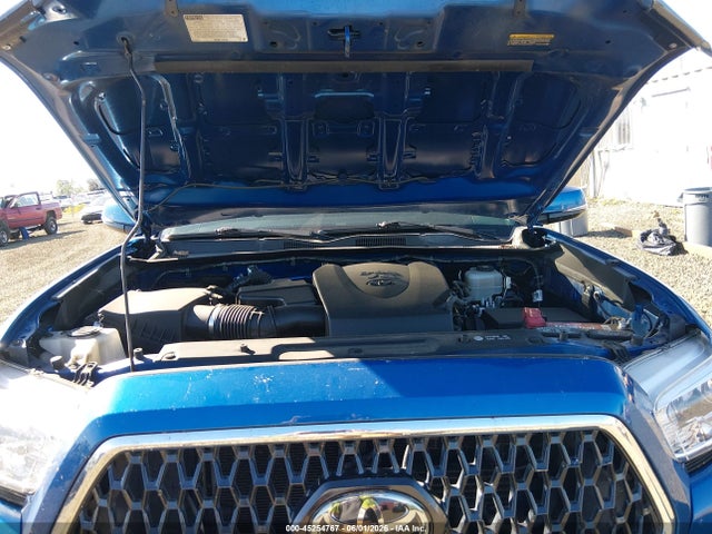 3TMCZ5AN8JM124445 Toyota Tacoma Trd Off Road
