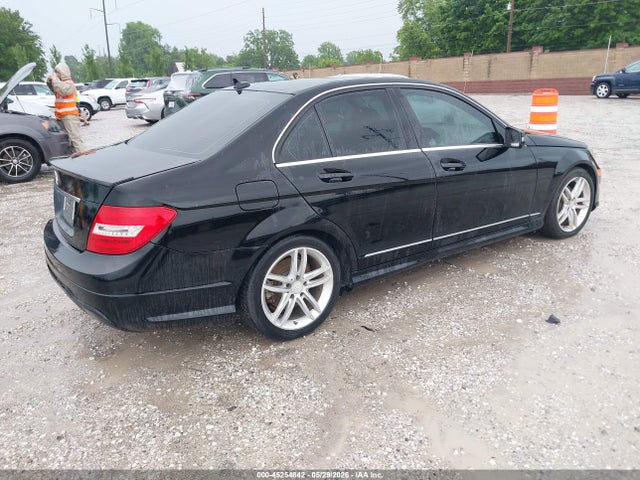 45254842 :رقم المزاد ، WDDGF4HB2DA850714 vin ، 2013 Mercedes-benz C 250 Sport مزاد بيع