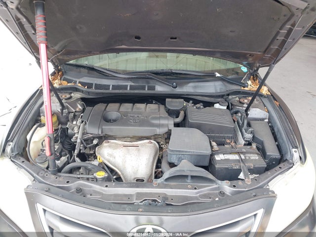45254843 :رقم المزاد ، 4T4BF3EK8BR212354 vin ، 2011 Toyota Camry Le مزاد بيع