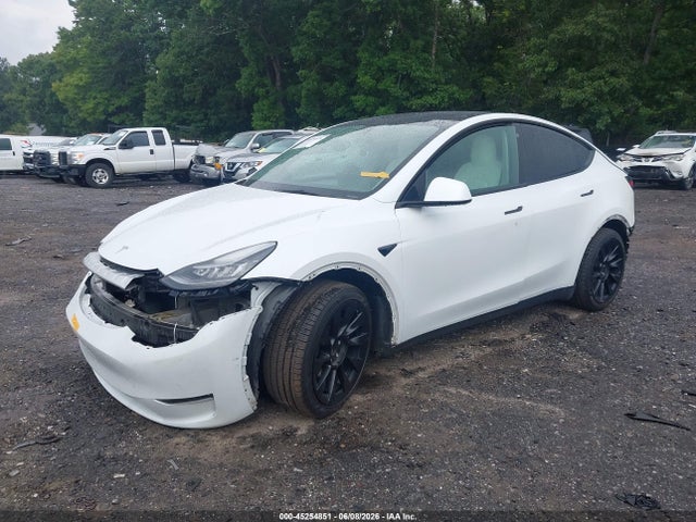 Tesla Model Y Standard Range Rear-wheel Drive 2021 5YJYGDED9MF181396 Image 2