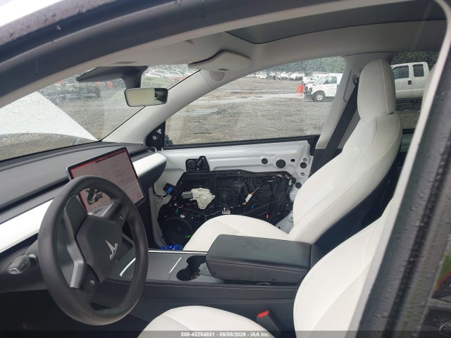 Tesla Model Y Standard Range Rear-wheel Drive 2021 5YJYGDED9MF181396 Image 5