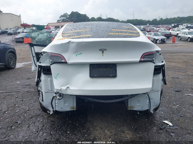 Tesla Model Y Standard Range Rear-wheel Drive 2021 5YJYGDED9MF181396 Image 6
