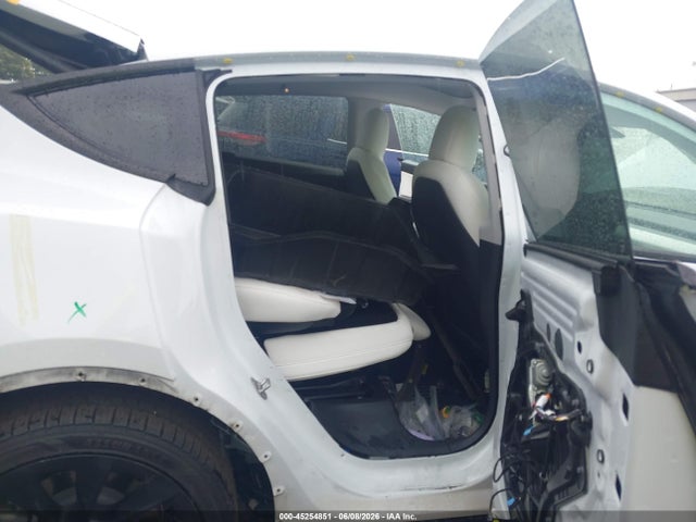 Tesla Model Y Standard Range Rear-wheel Drive 2021 5YJYGDED9MF181396 Image 8