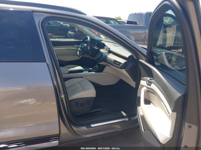 Audi E-tron Premium Plus Quattro 2022 WA1LAAGE2NB009838 Image 5