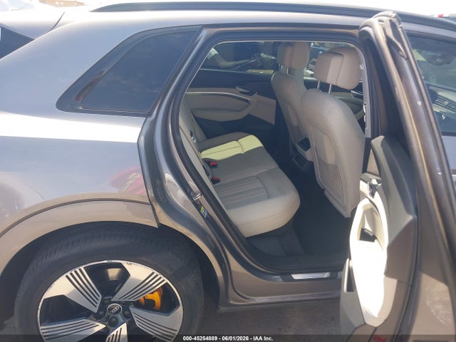 Audi E-tron Premium Plus Quattro 2022 WA1LAAGE2NB009838 Image 8
