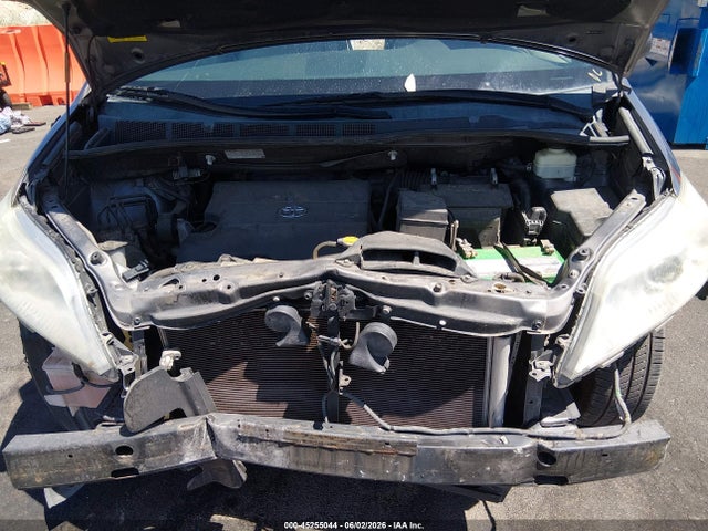 45255044 :رقم المزاد ، 5TDKK3DC6ES521852 vin ، 2014 Toyota Sienna Le V6 8 Passenger مزاد بيع