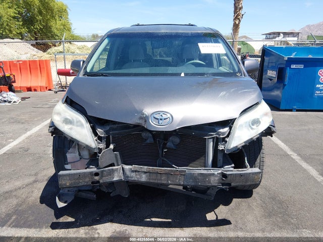 45255044 :رقم المزاد ، 5TDKK3DC6ES521852 vin ، 2014 Toyota Sienna Le V6 8 Passenger مزاد بيع