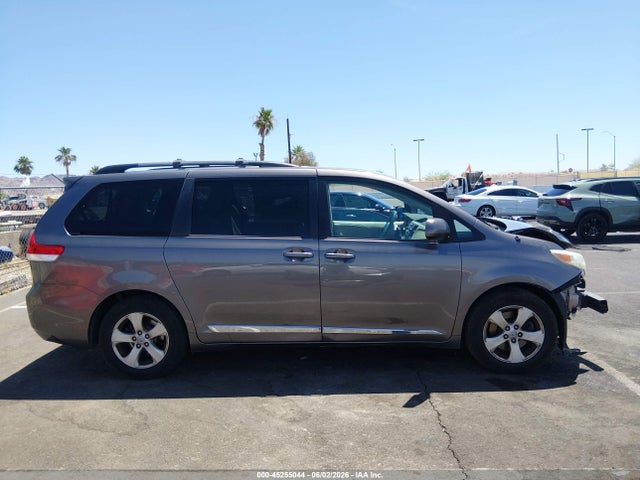 45255044 :رقم المزاد ، 5TDKK3DC6ES521852 vin ، 2014 Toyota Sienna Le V6 8 Passenger مزاد بيع