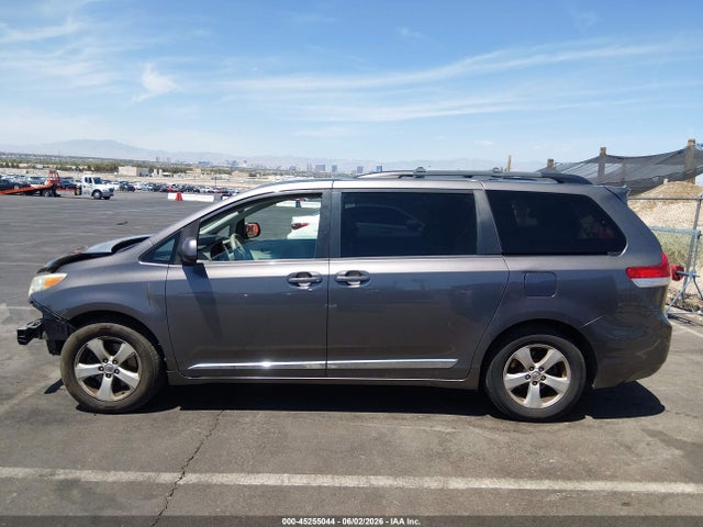 45255044 :رقم المزاد ، 5TDKK3DC6ES521852 vin ، 2014 Toyota Sienna Le V6 8 Passenger مزاد بيع