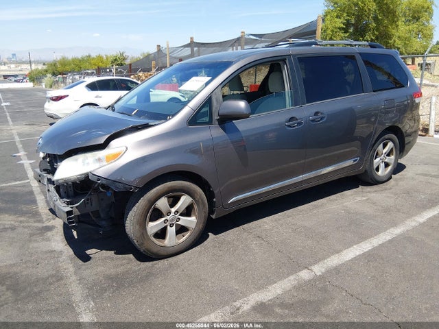 45255044 :رقم المزاد ، 5TDKK3DC6ES521852 vin ، 2014 Toyota Sienna Le V6 8 Passenger مزاد بيع
