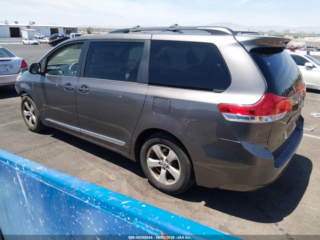 45255044 :رقم المزاد ، 5TDKK3DC6ES521852 vin ، 2014 Toyota Sienna Le V6 8 Passenger مزاد بيع