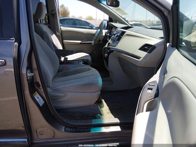45255044 :رقم المزاد ، 5TDKK3DC6ES521852 vin ، 2014 Toyota Sienna Le V6 8 Passenger مزاد بيع