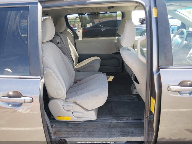 45255044 :رقم المزاد ، 5TDKK3DC6ES521852 vin ، 2014 Toyota Sienna Le V6 8 Passenger مزاد بيع