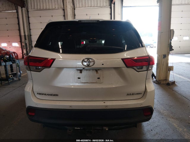 5TDJZRFH4JS529820 Toyota Highlander Xle