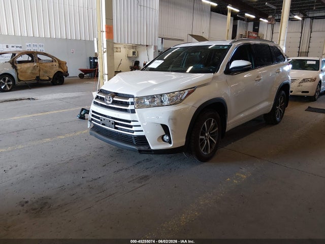 5TDJZRFH4JS529820 Toyota Highlander Xle