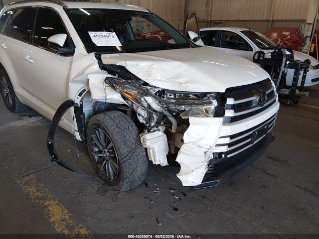 5TDJZRFH4JS529820 Toyota Highlander Xle