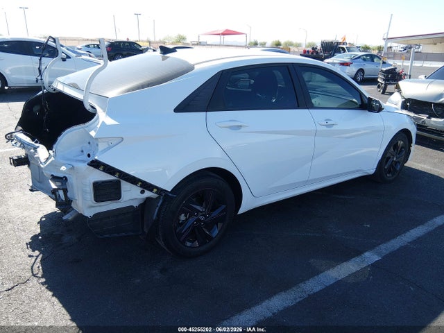 5NPLM4AGXPH118476 Hyundai ELANTRA SEL