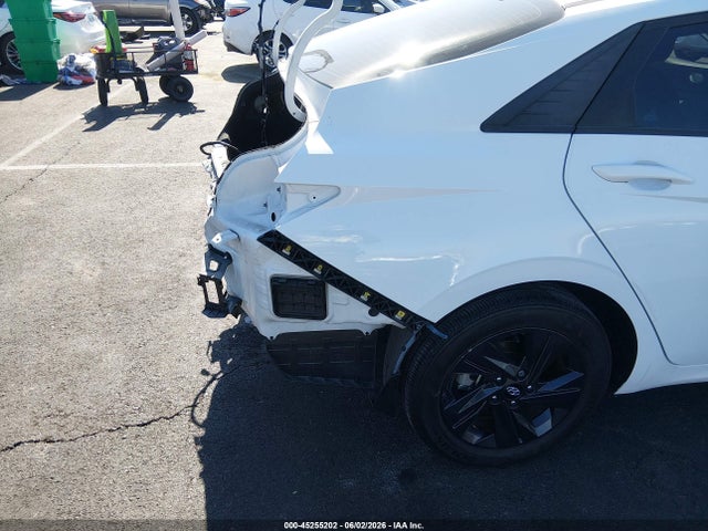 5NPLM4AGXPH118476 Hyundai ELANTRA SEL
