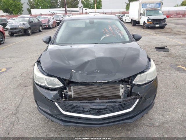 45255660 :رقم المزاد ، 1G1BC5SM7J7212330 vin ، 2018 Chevrolet Cruze Ls Auto مزاد بيع
