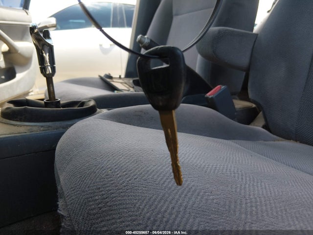 45255687 :رقم المزاد ، 1HGES15562L000551 vin ، 2002 Honda Civic Lx مزاد بيع