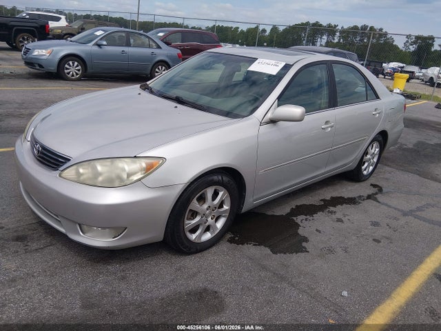 45256106 :رقم المزاد ، 4T1BF30K55U621076 vin ، 2005 Toyota Camry Xle V6 مزاد بيع