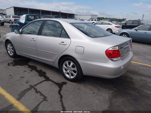 45256106 :رقم المزاد ، 4T1BF30K55U621076 vin ، 2005 Toyota Camry Xle V6 مزاد بيع