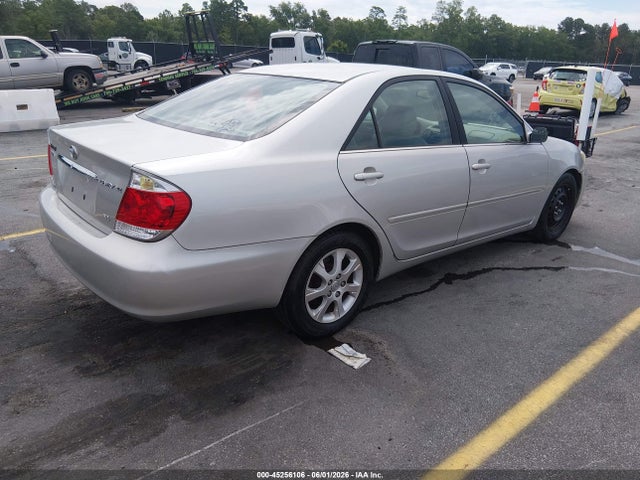 45256106 :رقم المزاد ، 4T1BF30K55U621076 vin ، 2005 Toyota Camry Xle V6 مزاد بيع