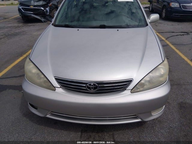 45256106 :رقم المزاد ، 4T1BF30K55U621076 vin ، 2005 Toyota Camry Xle V6 مزاد بيع