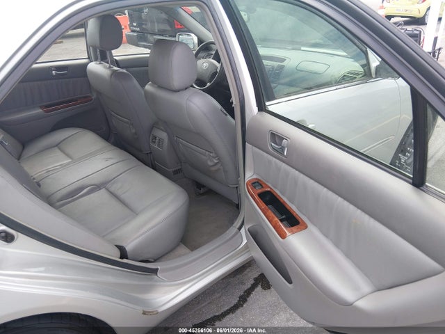 45256106 :رقم المزاد ، 4T1BF30K55U621076 vin ، 2005 Toyota Camry Xle V6 مزاد بيع