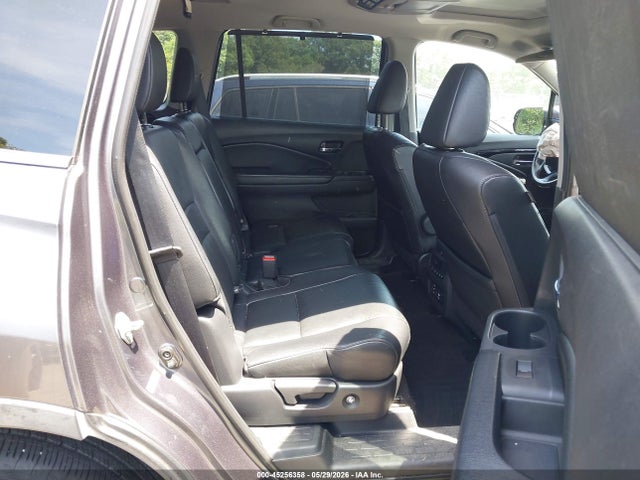 45256358 :رقم المزاد ، 5FNYF5H9XGB031138 vin ، 2016 Honda Pilot Touring مزاد بيع