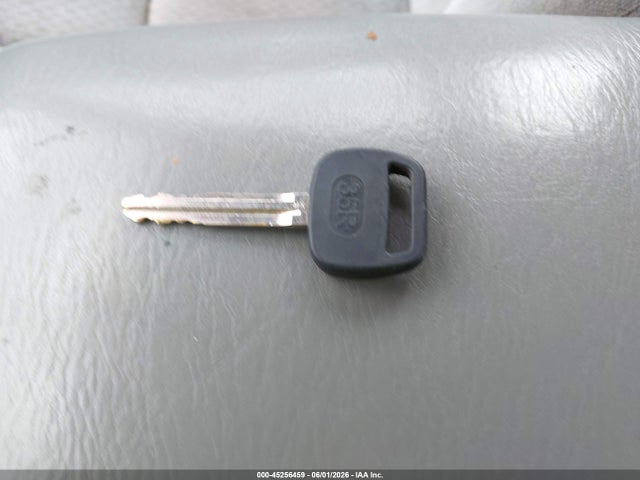 45256459 :رقم المزاد ، 4T1BE32K52U549954 vin ، 2002 Toyota Camry Le مزاد بيع