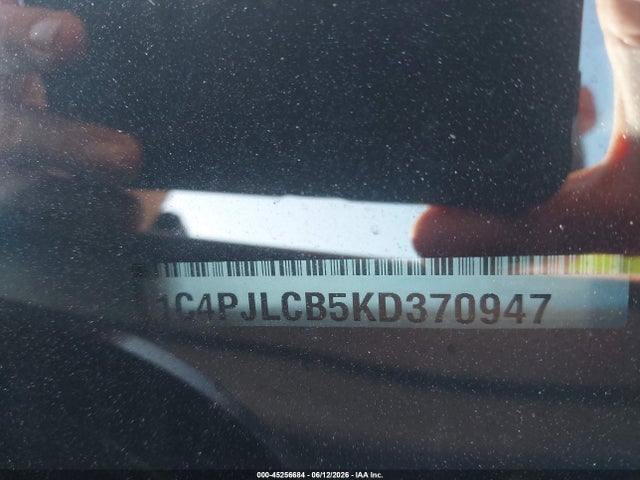 45256684 :رقم المزاد ، 1C4PJLCB5KD370947 vin ، 2019 Jeep Cherokee Latitude Fwd مزاد بيع