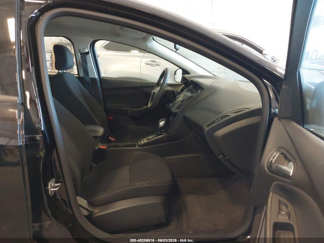 45256916 :رقم المزاد ، 1FADP3F22JL300474 vin ، 2018 Ford Focus Se مزاد بيع