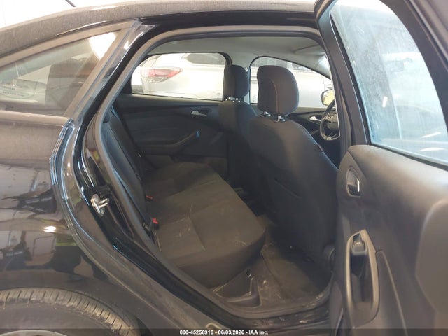45256916 :رقم المزاد ، 1FADP3F22JL300474 vin ، 2018 Ford Focus Se مزاد بيع