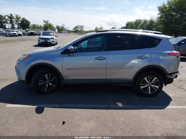 45257009 :رقم المزاد ، 2T3RFREV6HW559414 vin ، 2017 Toyota Rav4 Xle مزاد بيع